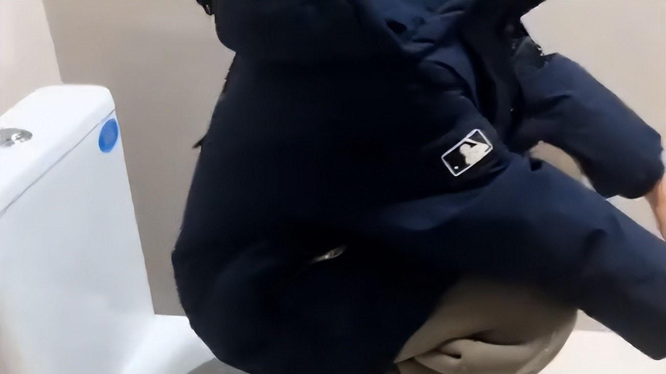 太狠了！11岁男童把9万金条当零食咬，卡肠两天未穿孔，医生意外发现救命细节