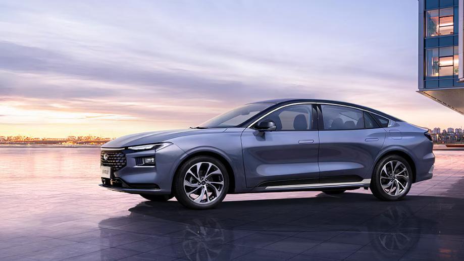 3月乘用车市场零售较强；个人博主硬刚车企巨头；福特也来一口价；理想超充站累计上线1900座