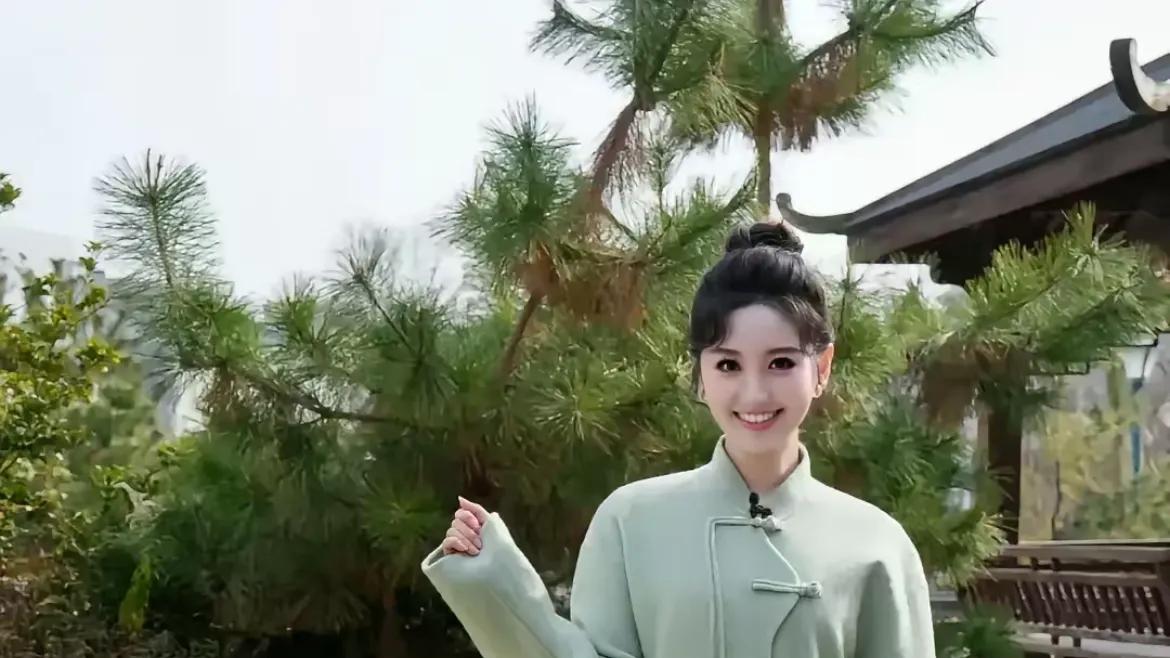 严尚熹：温婉绽放，荧幕背后的璀璨星辰