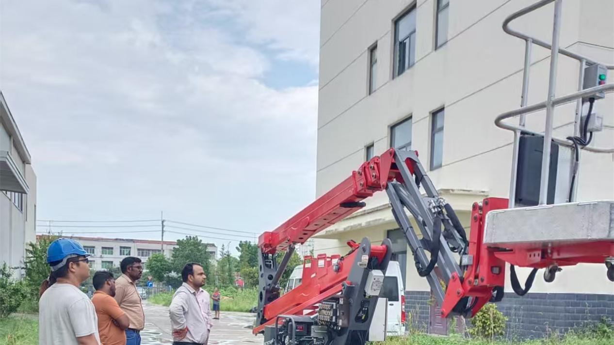 印尼客户莅临高曼重工考察，共拓东南亚市场新篇章