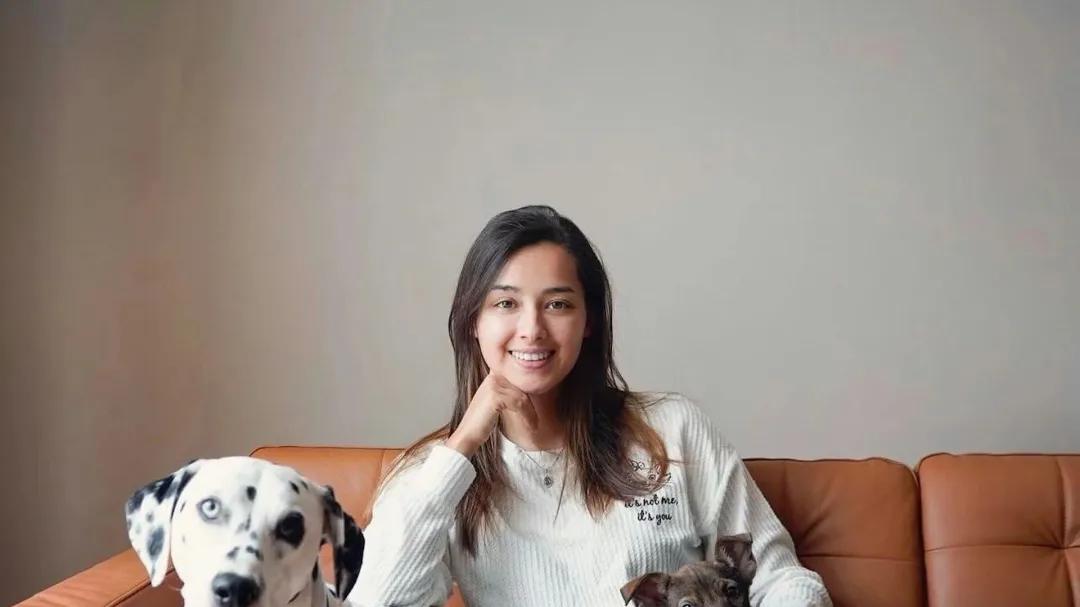近年最美港姐冠军宣布全面复出！爱犬遭毒害自爆有心理问题