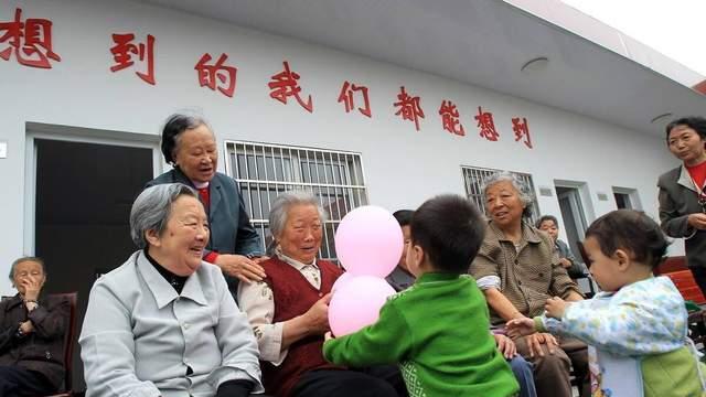 中国人口面临死亡高峰？压力越来越大，都快“死不起”了