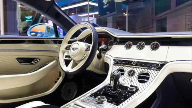 2025上海车展：宾利汽车携四款雅度版新车型亮相
