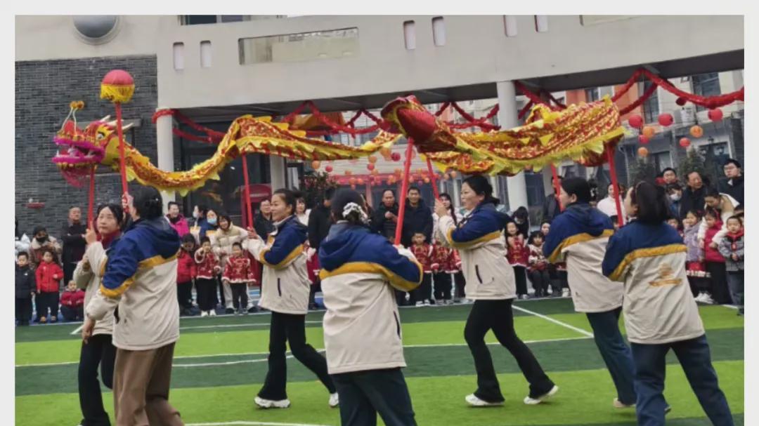 信阳市羊山新区哈敦幼儿园：童味火锅宴，喜乐迎新年