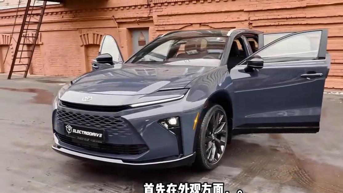 2025新款丰田皇冠汽车，一键启动，科技感十足！