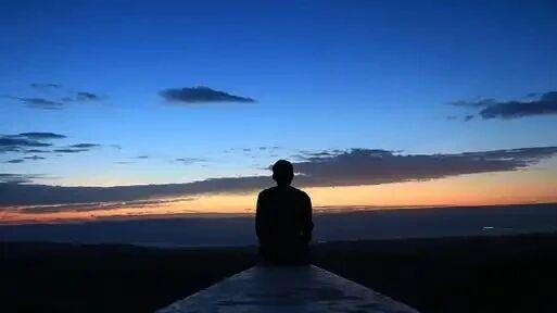 人生不要总往上看，有时候也要低头看看，那么就不会很累了