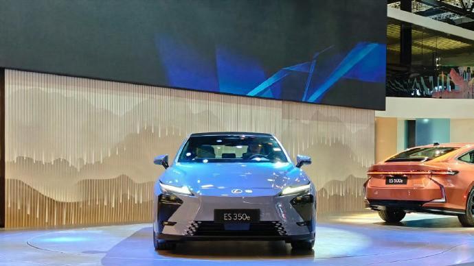 雷克萨斯ES官图发布，油电共存+双联屏