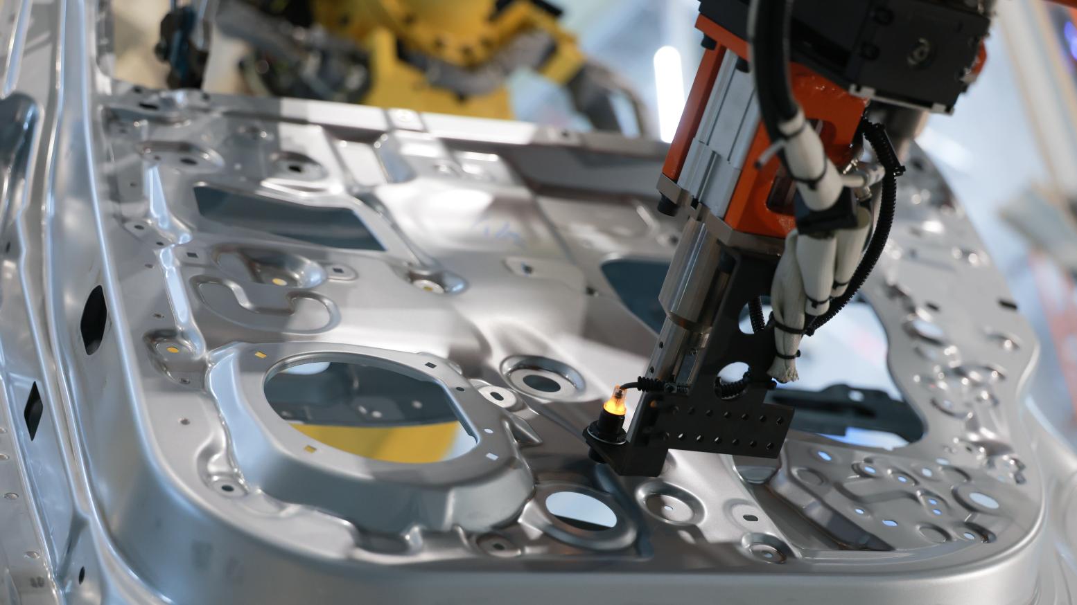 征服BBA车主的底气！岚图泰山智造工艺定义豪华新标准