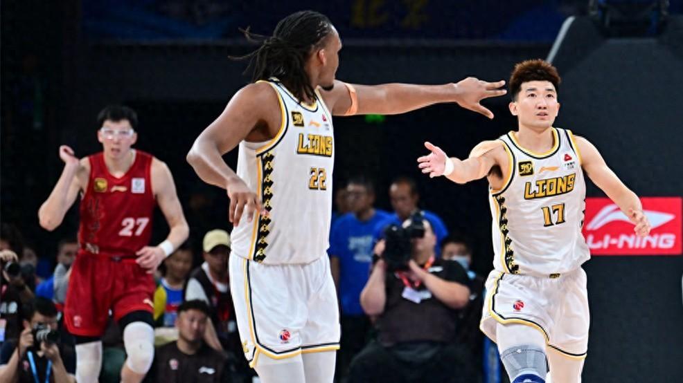 出奇制胜！广厦最后5分钟打崩北京，王博指导“变阵”收奇效