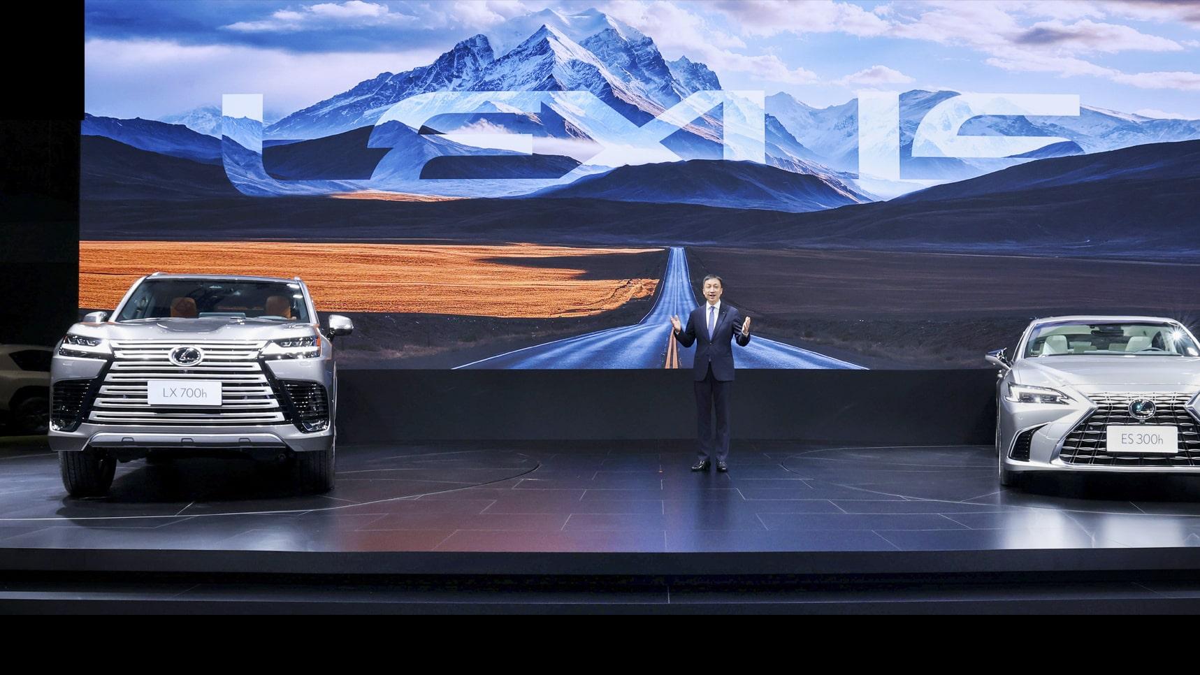 第八代雷克萨斯ES：颠覆佛系形象，2.4T混动加身能秒变\狼\？