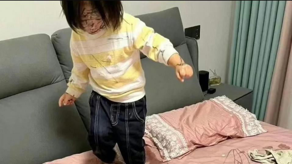 幼儿园劝退小孩，爸爸发沟通记录要公平，网友看后说：活该