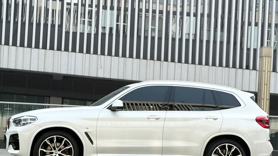 2021款宝马X3，6万公里白色M运动套装，23万值吗？