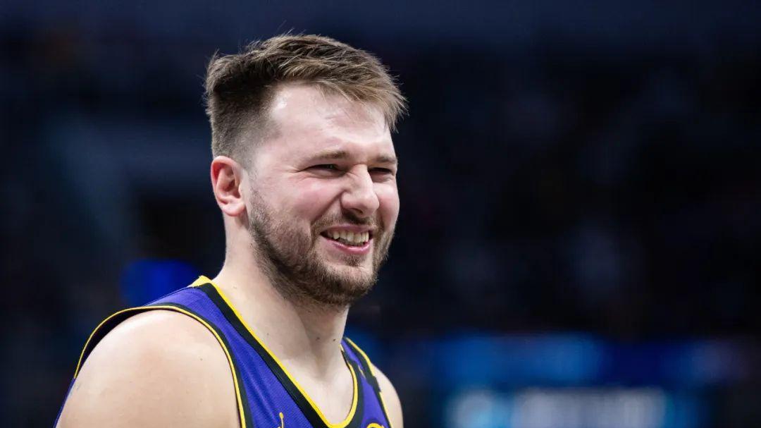 NBA今日剧本：约基奇孤胆英雄血泪史，紫金军团干翻联盟第一，西部乱成滚筒洗衣机