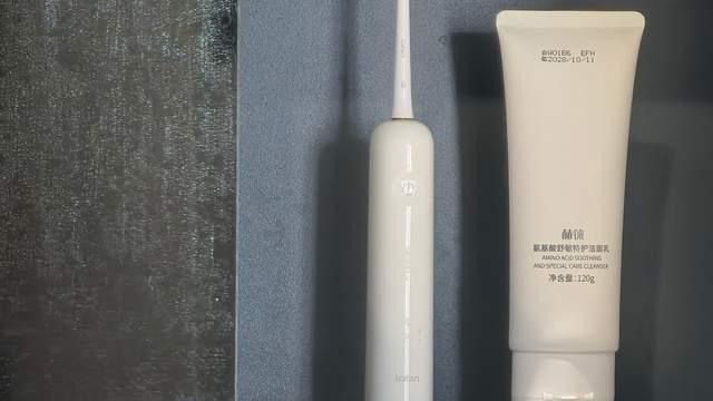 拒绝无效表面洗脸！赫徕洗面奶测评：深层净化毒素，抗衰老看得见