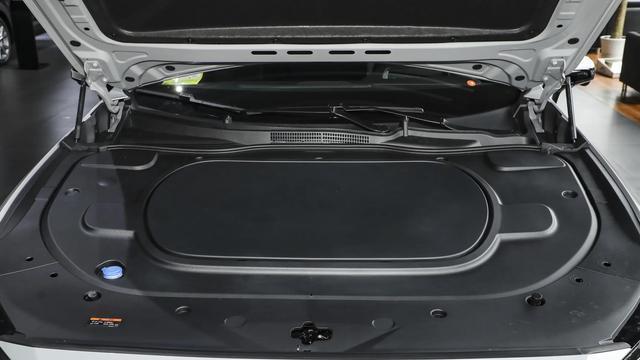 马自达新车型亮相，车长近5米，油耗低至0.78L，性价比突出