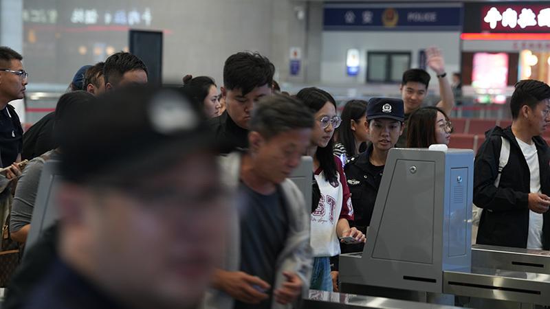 邯郸东站派出所“和‘枫’驿站”警务工作室践行“枫桥经验”化解旅途纠纷