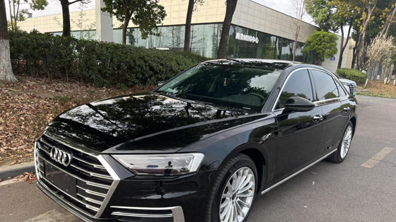 42万圆梦百万级豪车，2021款奥迪A8L，舒适与性能兼得！