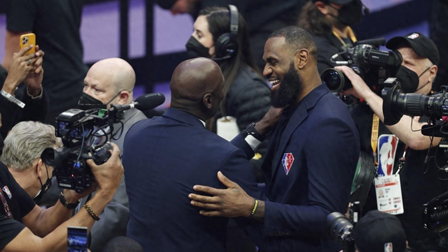 巨星恩怨：篮球之神与他，谁是真正的王者？未来答案揭晓？