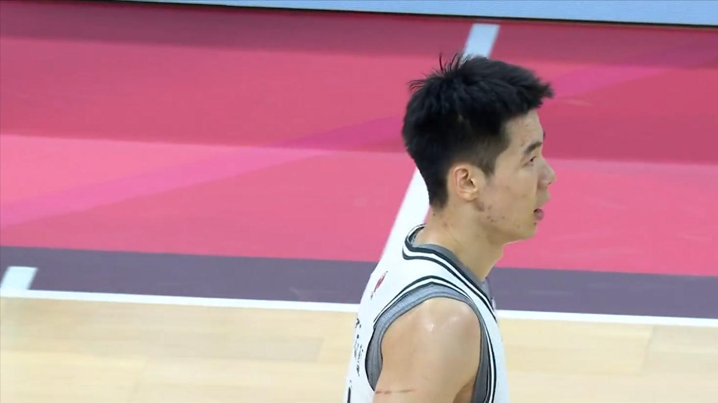 CBA丢脸丢大了！创历史！国家队输球原因找到，两场33分惨败