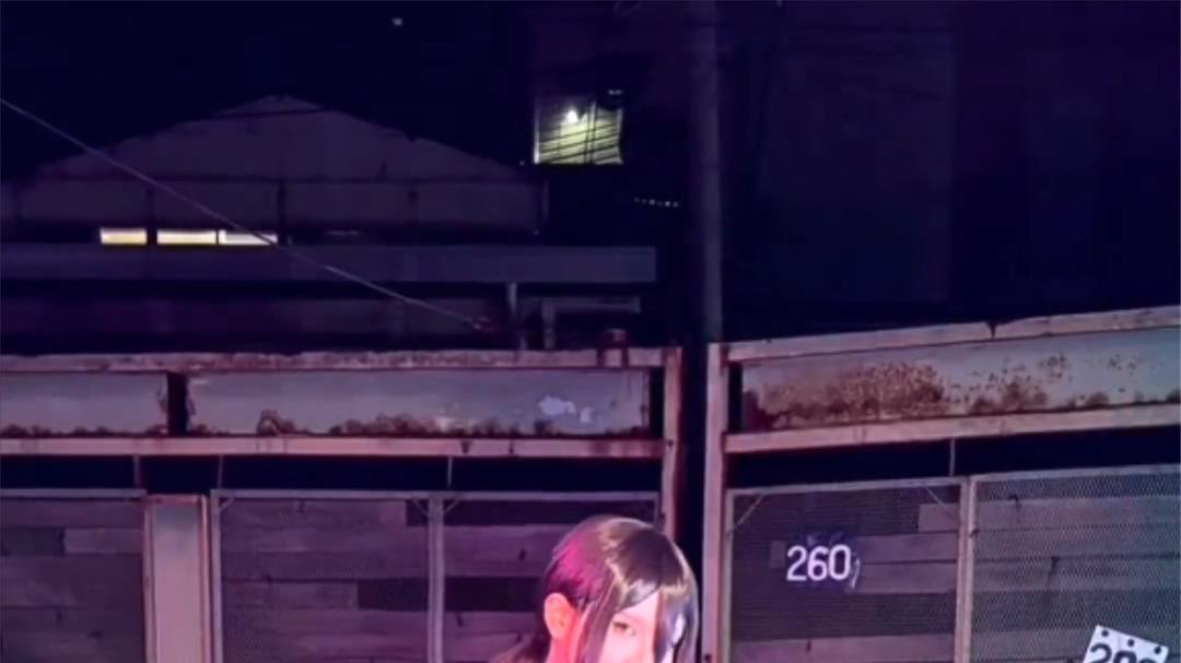 米津玄师送上好素材，Coser神还原《电锯人》蕾塞魔性舞蹈短片