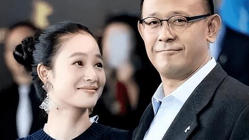 挤走小三小四，完胜刘晓庆，被风流导演独宠19年，她到底啥手段？
