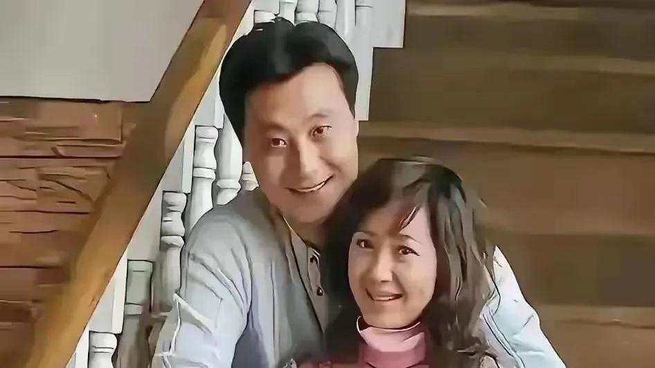 娱乐圈“模范夫妻”人设崩塌屡见不鲜，这次的瓜更是让人瞠目结舌。这对夫妻五年来卖力