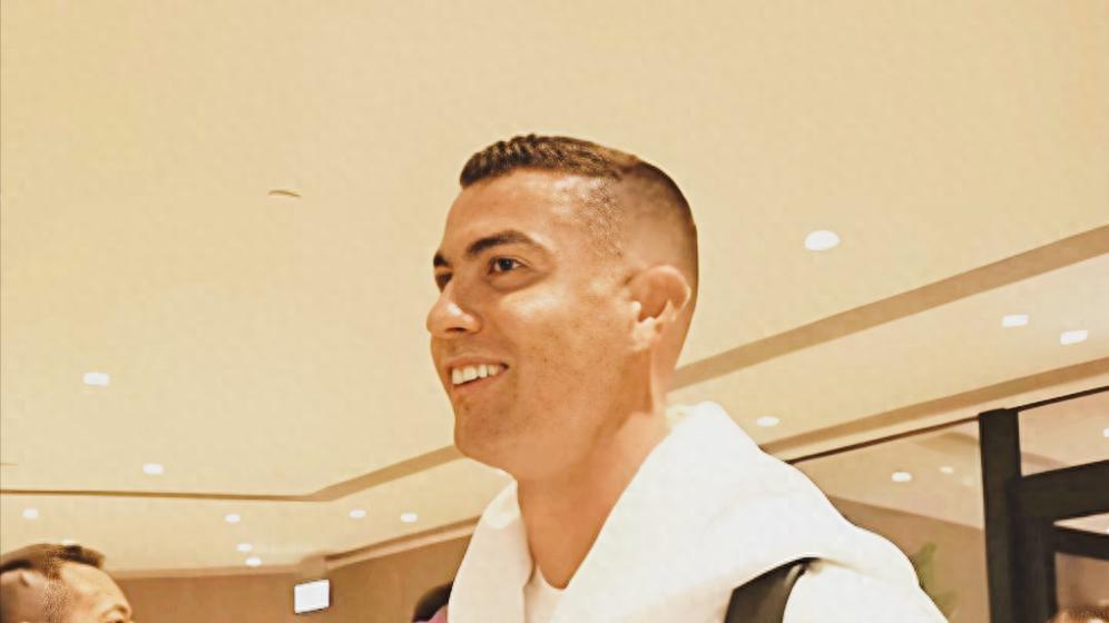 C罗与梅西的香港行：一场热闹与安静的足球派对