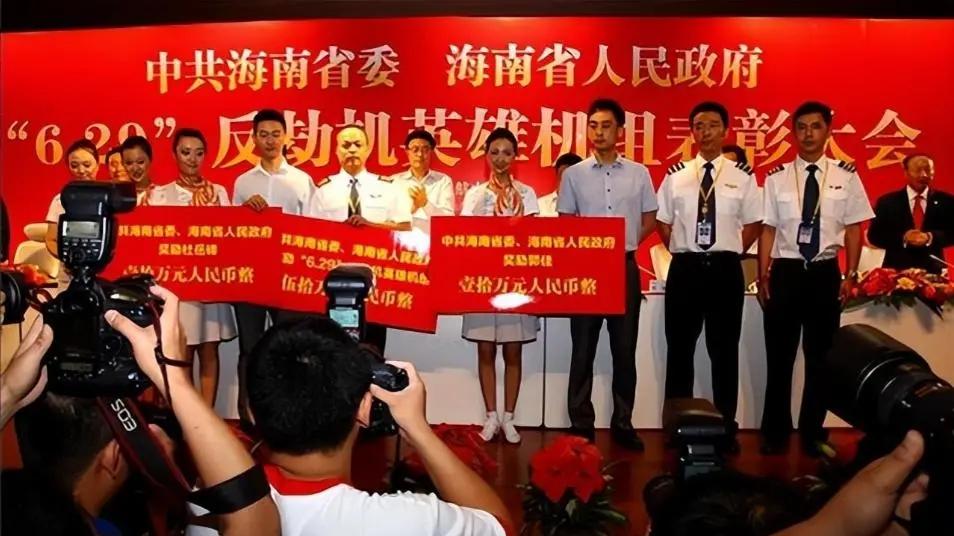 中国版“9·11”惊魂22分钟！乘客反杀6暴徒，真相让人热血沸腾！