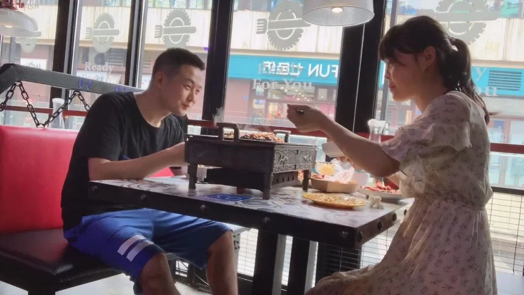 相亲38岁县城公务员，见面3次就想牵我的手？