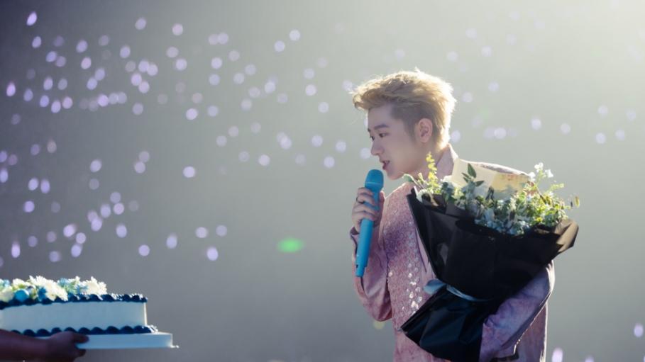 王以太「Love Me Later」2025巡回演唱会深圳站圆满落幕：老友相聚续写青春，粉丝惊喜泪洒