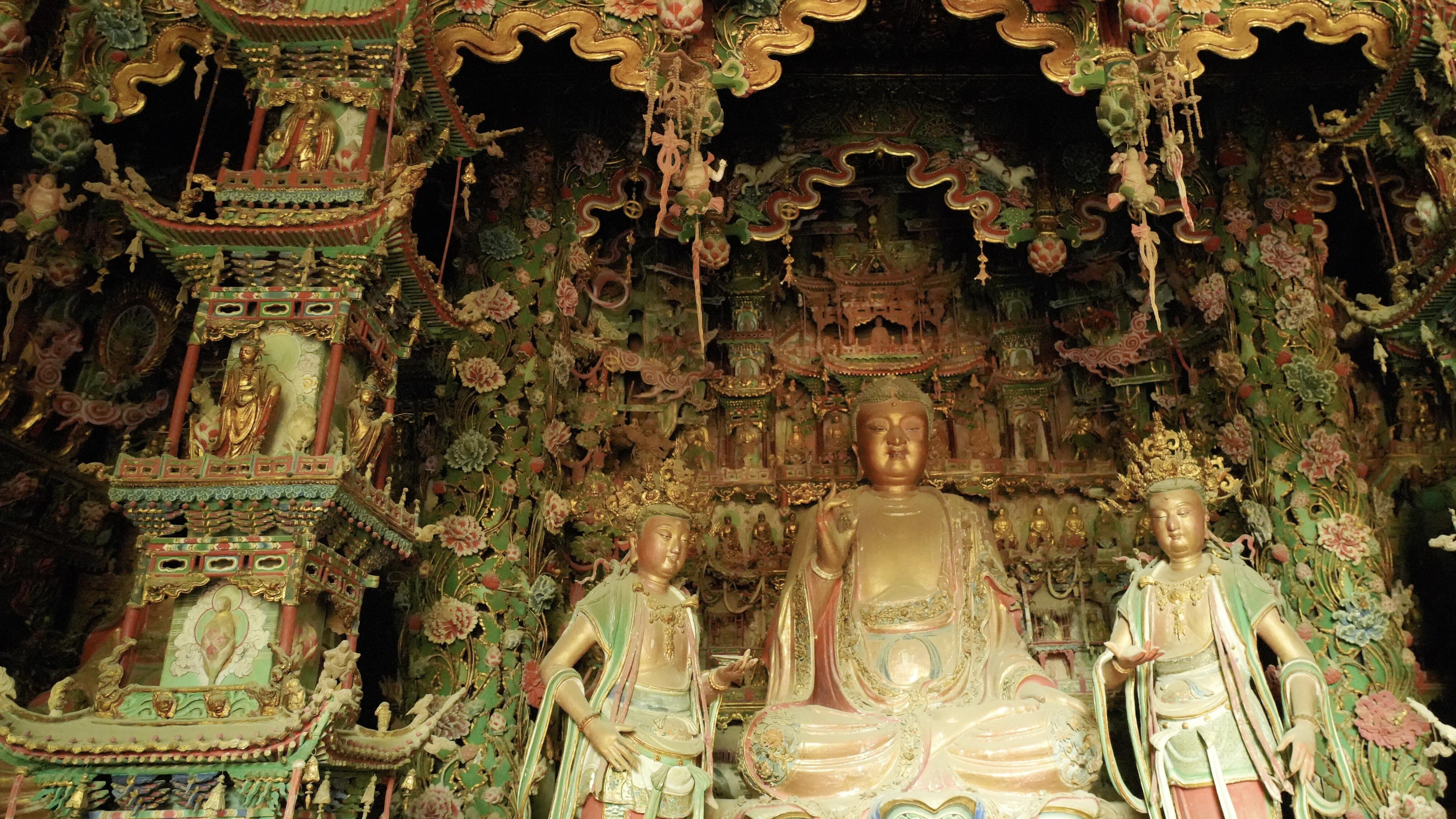 山西隰县藏着座空中楼阁，满殿木塑挤得转不开身，凭啥敢叫小西天