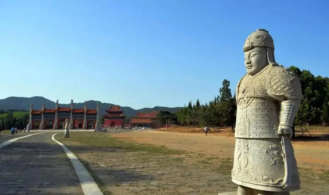 清朝已灭亡100多年了，清皇陵为什么还有人守墓，工资谁给的？