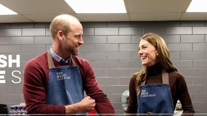 凯特王妃容光焕发，为保暖放弃光腿穿裙，被威廉王子逗笑瞬间超甜