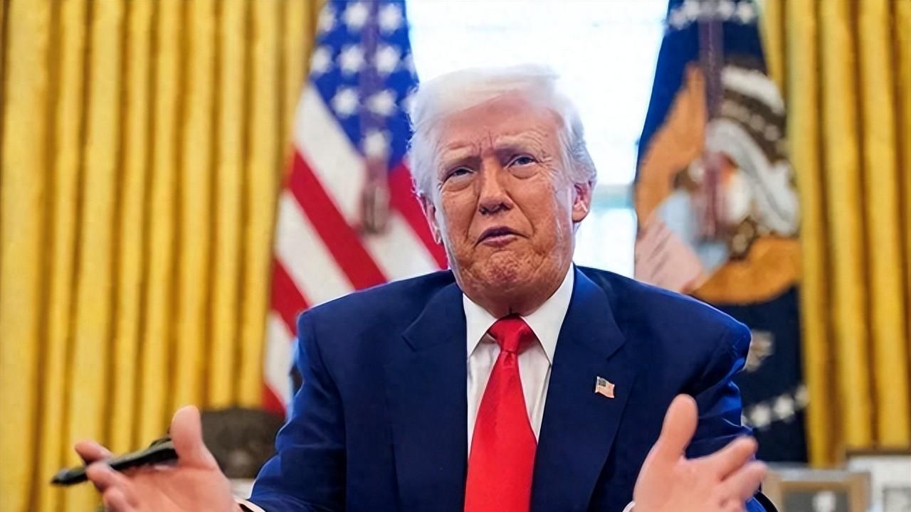 美军轰炸机部署台岛附近后，不到24小时，中方公布舰载机对峙画面