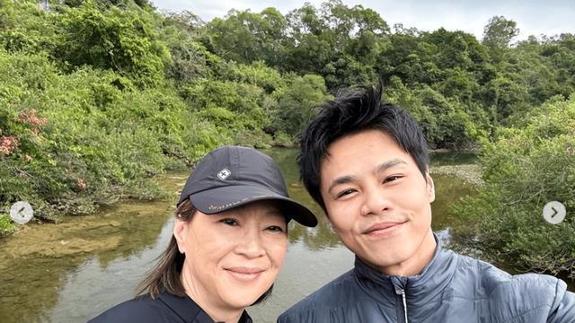 78岁夏雨返港过年！与周润发苗侨伟黄日华欢聚，心宽体胖笑容慈祥