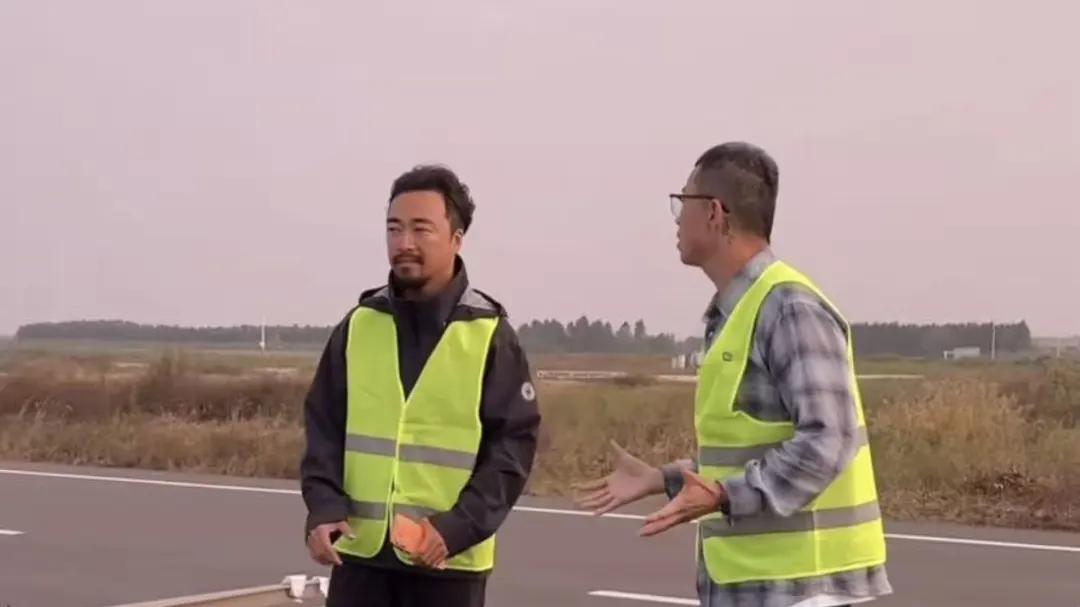 陈震开小鹏X9复现闪灵事故！小鹏高管：让一些自媒体破防了……