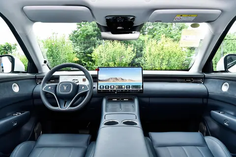 鸿蒙座舱+空悬+魔毯底盘，满配21.99万起：岚图FREE+