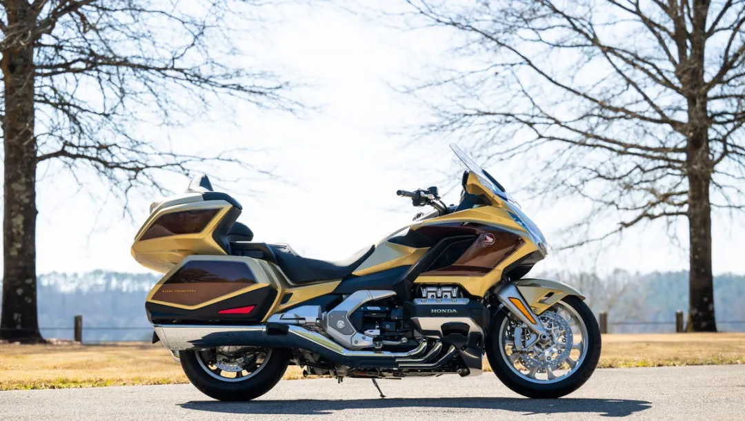 40.88万！本田金翼50周年纪念版上市，“土豪”还得配金色