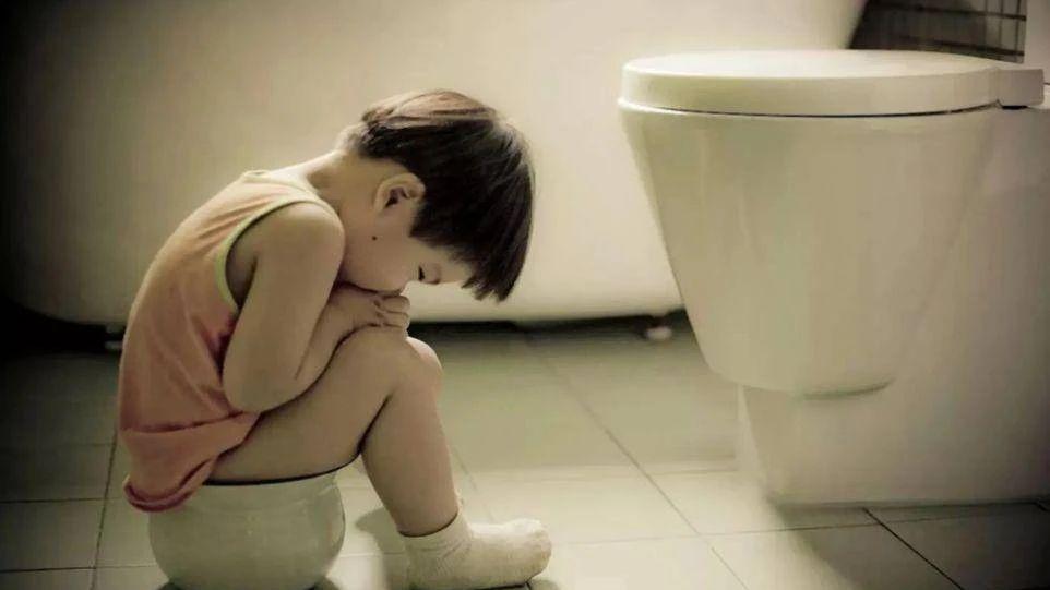 孩子不愿在幼儿园拉粑粑，真相扎心了！