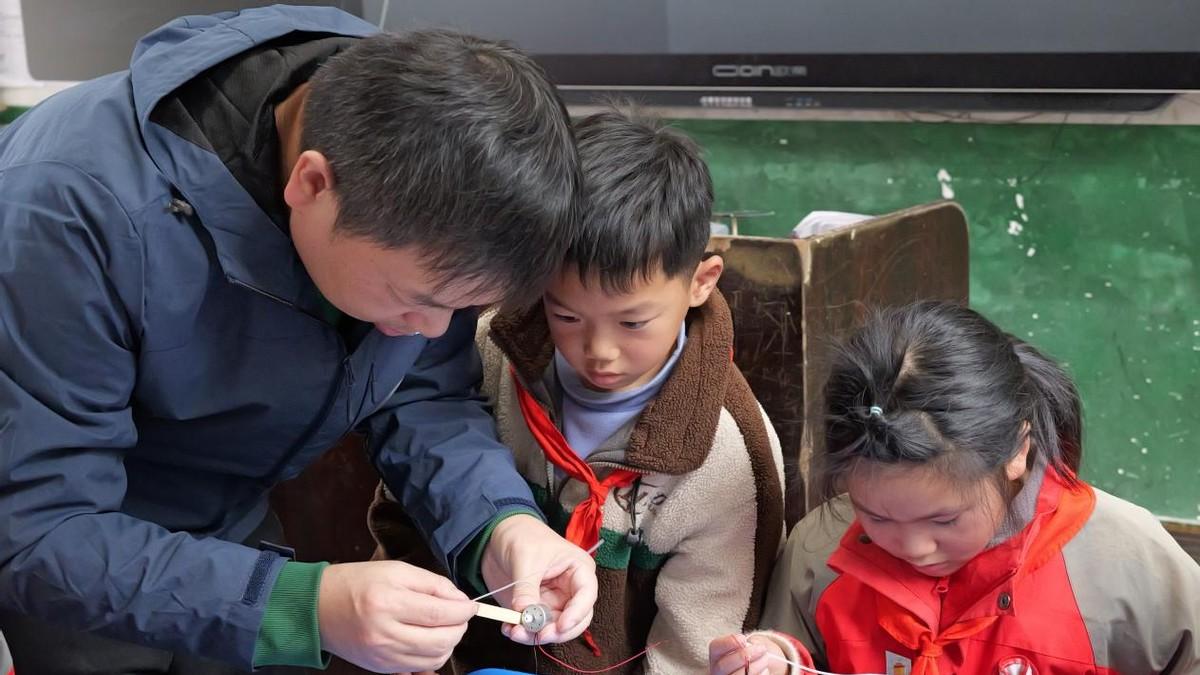 上汽大众10年助学，公益不只是捐钱捐物，而是全心改变学子未来