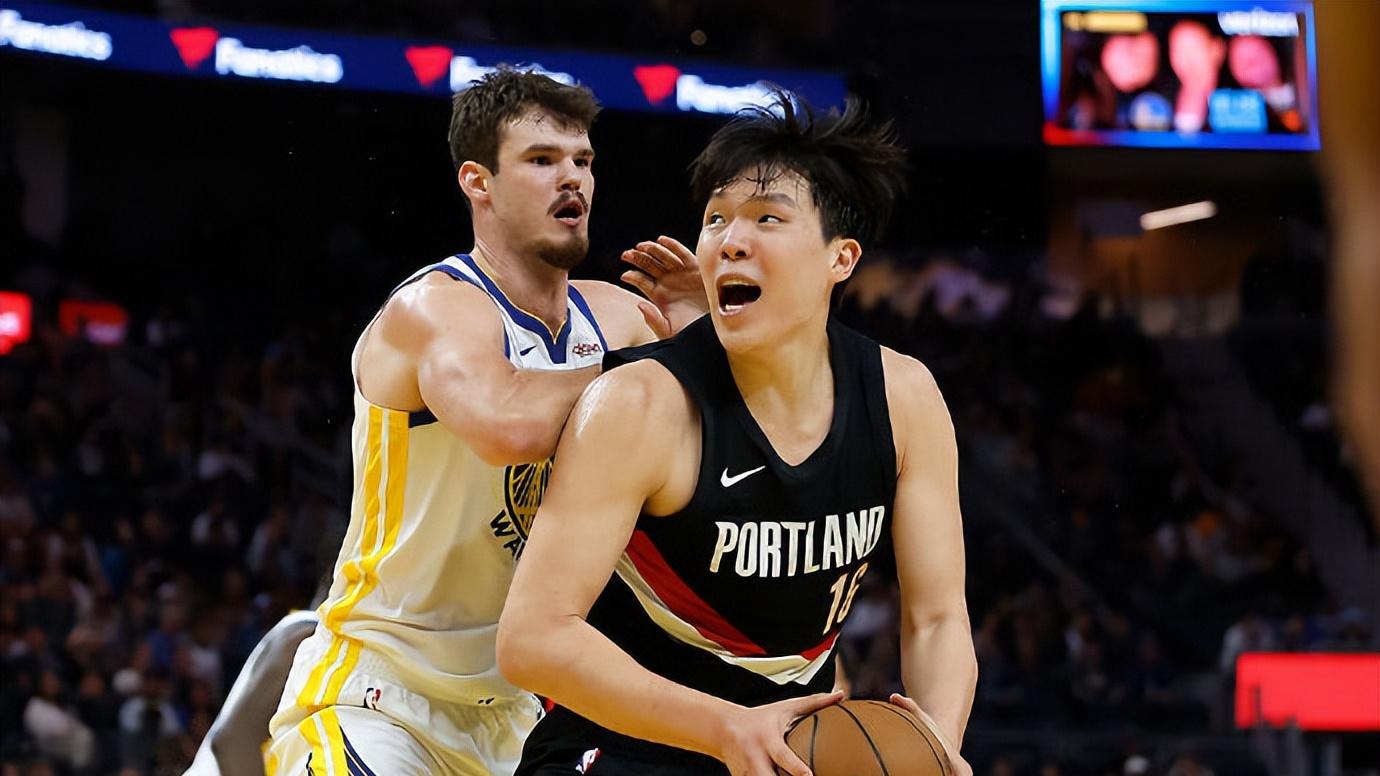 首秀就6犯离场！杨瀚森仅4分4篮板4失误，开拓者惨遭21分大逆转