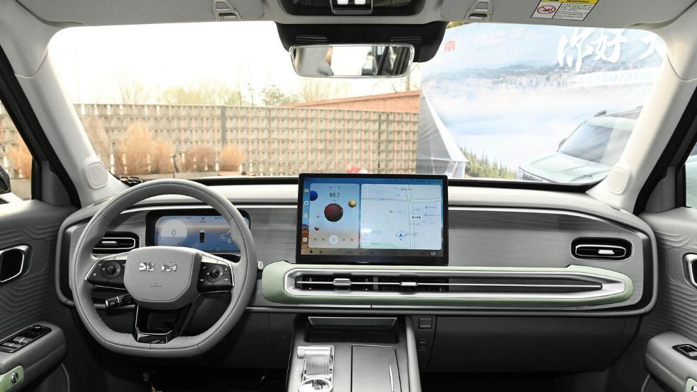 出厂价不足10万，这台硬派SUV传统大厂出品，车长超4米7有188马力