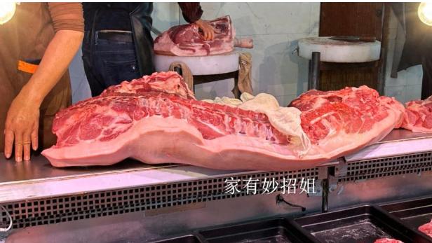 买五花肉时，“上五花”和“下五花”哪种好？肉贩说，味道差别大