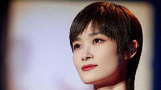 大亨千金、嫁法国老头，瘫痪财产无人继承，李宇春还有多少标签？