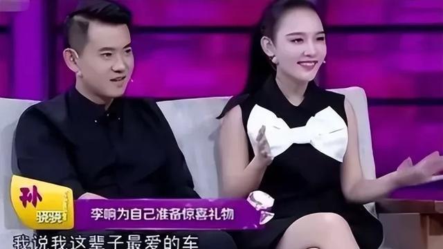 任重首次曝光4岁儿子，老婆是孙骁骁，一家三口同框逛街，很幸福