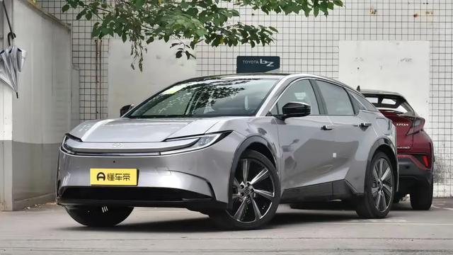 一汽丰田bz5上市，溜背轿跑车身，550公里、630公里两种续航版本