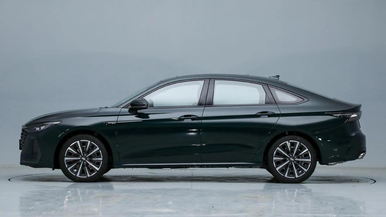 奇瑞可算成功了！一个月卖出15083辆，2.0T爆254马力，比合资厚道