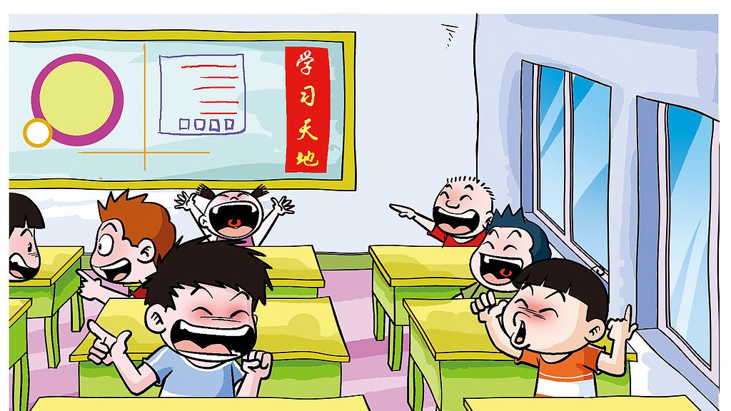 童年阴影！男生棍挑活蛇扔向女生，一条小路上的青春恐怖剧