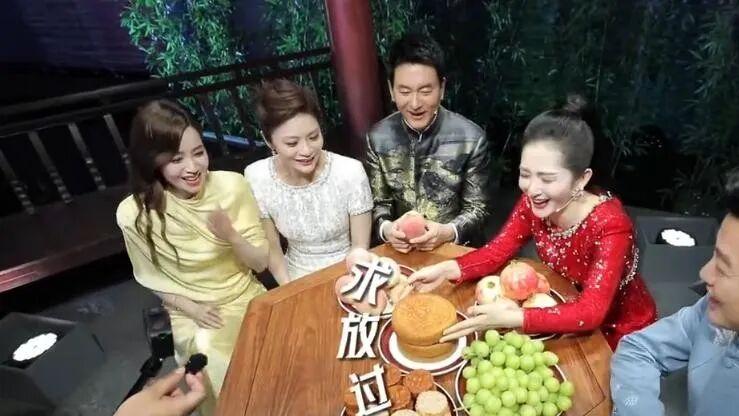 央视中秋晚会收视爆火！谢娜成香饽饽，家国情怀有多大的力量？