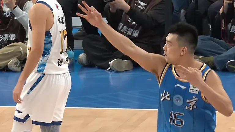 广厦91-85险胜首钢！